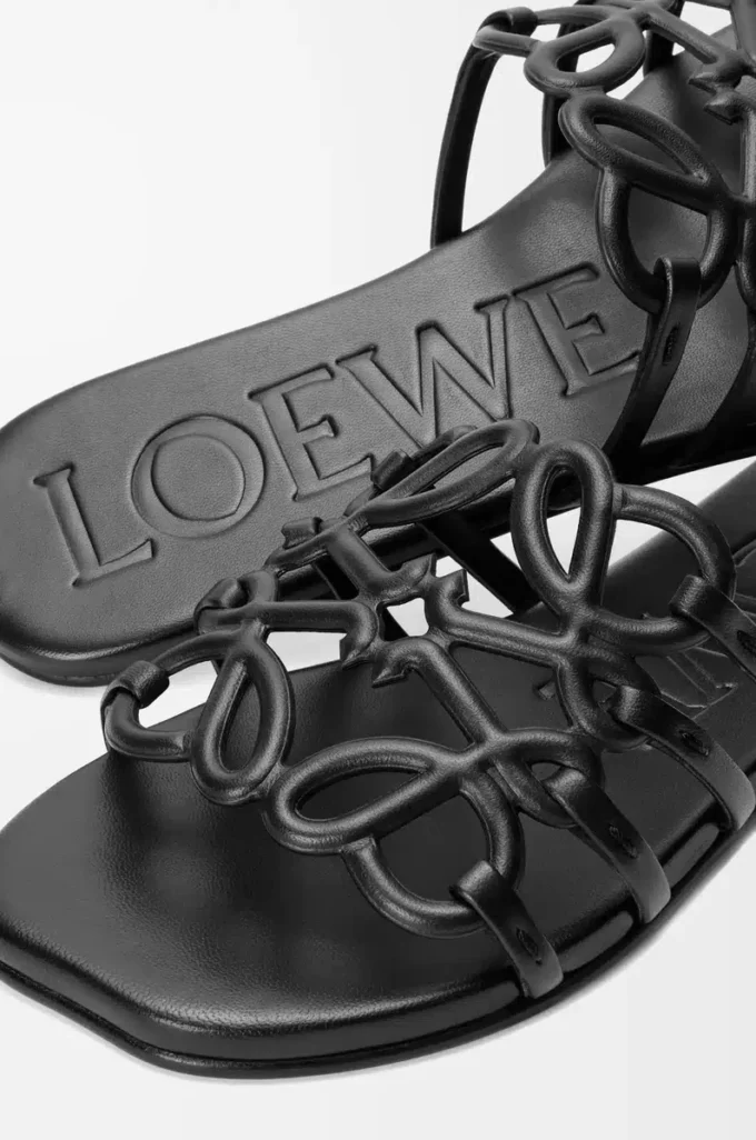 Sandales Petal Anagram en cuir de veau souple noir Sandales Petal Anagram en cuir de veau souple noir