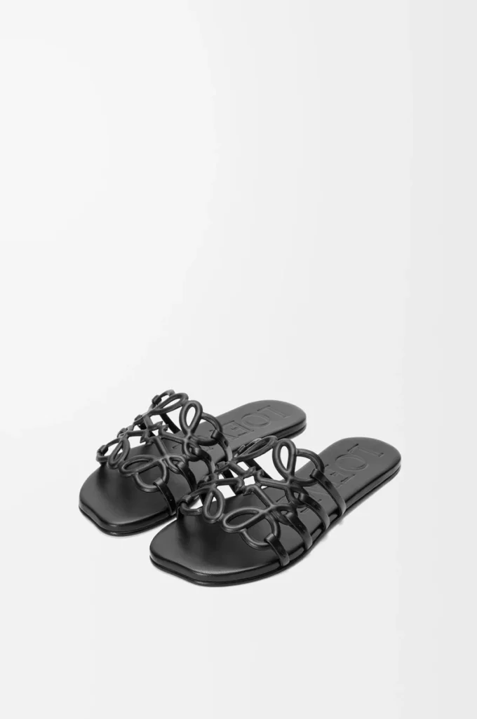 Sandales Petal Anagram en cuir de veau souple noir Sandales Petal Anagram en cuir de veau souple noir