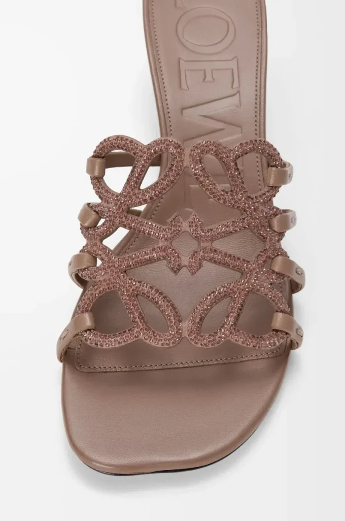 Sandales Petal Anagram en daim orné de strass Taupe clair