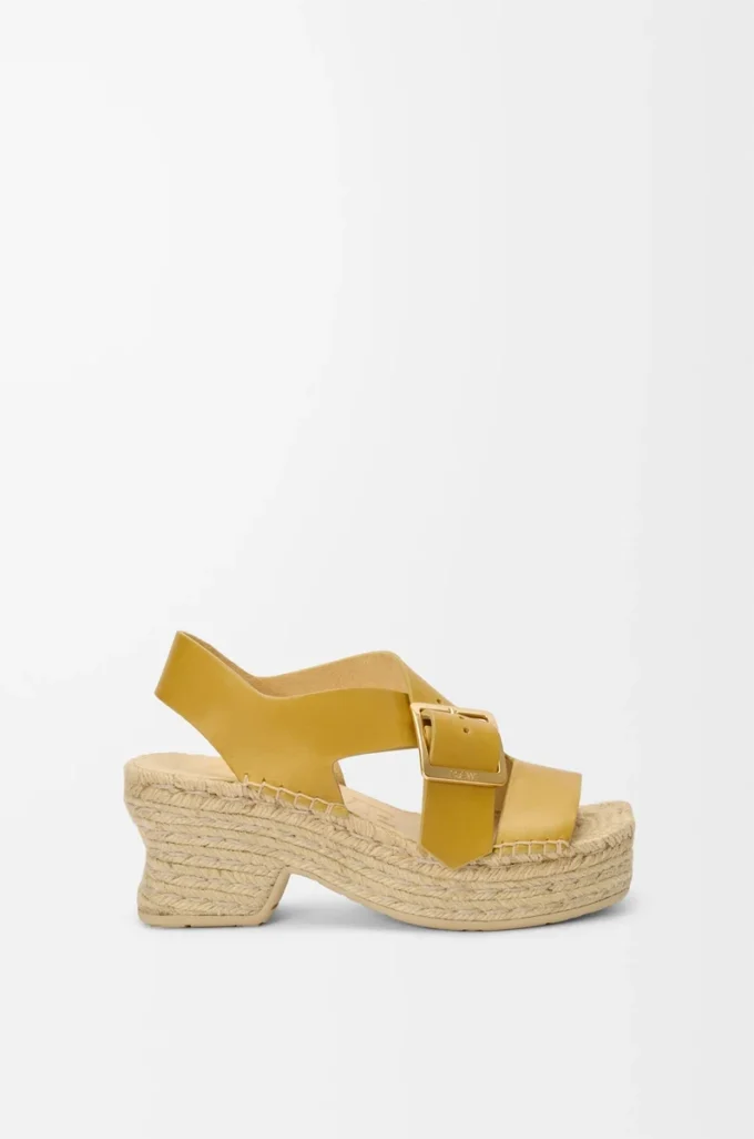 Sandales à plateforme espadrilles à bout pétale en cuir de veau tanné végétal Ocre