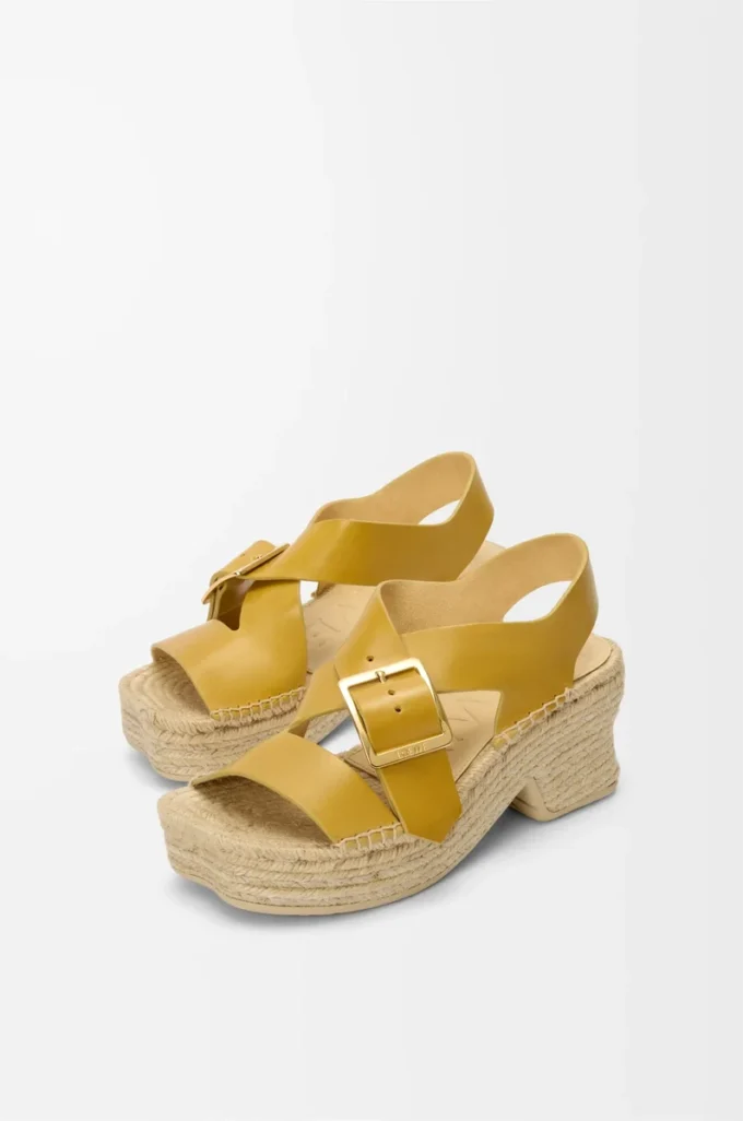 Sandales à plateforme espadrilles à bout pétale en cuir de veau tanné végétal Ocre