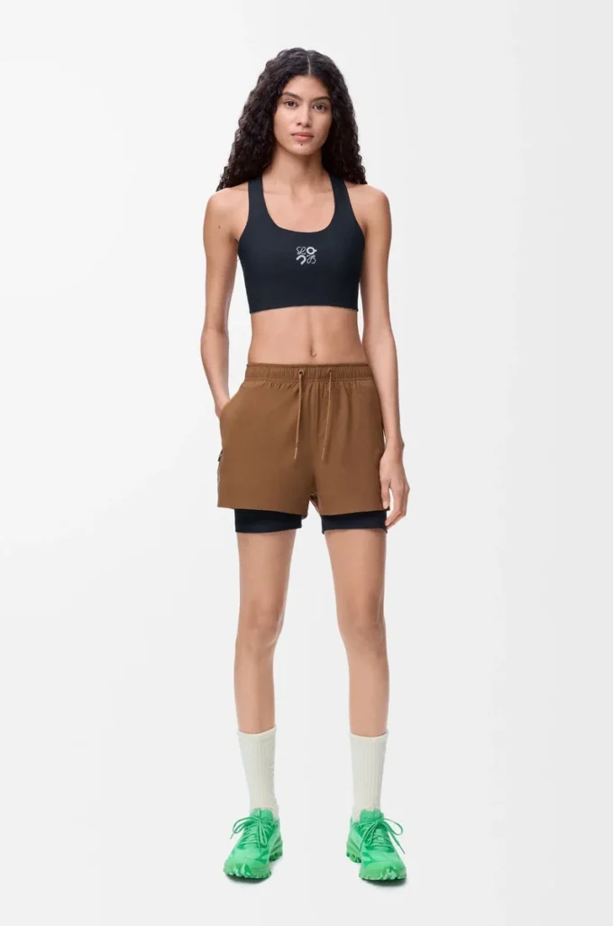 Short de performance en shell technique couleur caramel