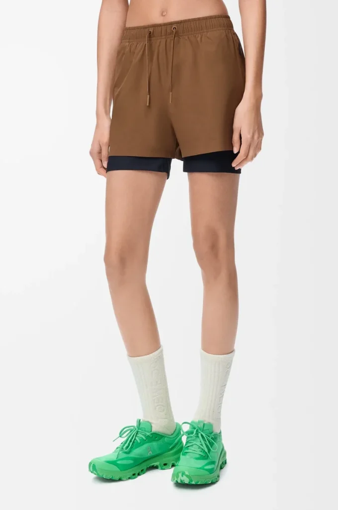 Short de performance en shell technique couleur caramel