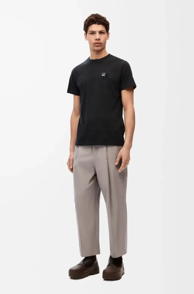 T-shirt coupe classique en coton anthracite T-shirt coupe classique en coton anthracite