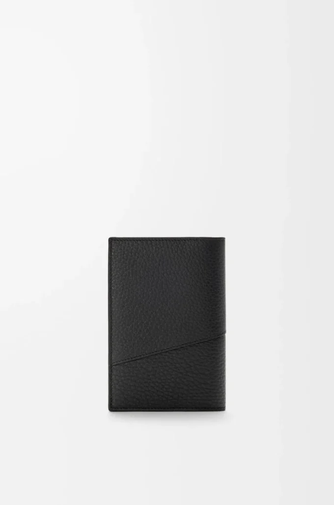 Étui passeport Puzzle en cuir de veau grainé souple Noir