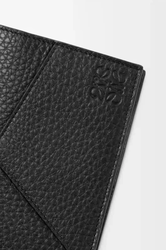 Étui passeport Puzzle en cuir de veau grainé souple Noir