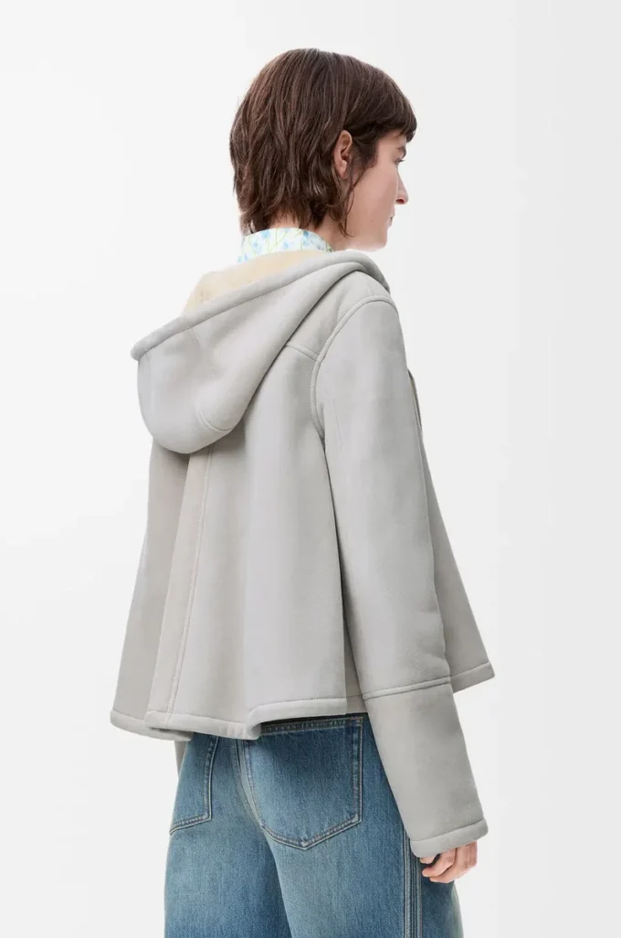 Veste à capuche en peau lainée gris clair chiné