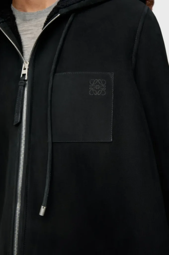 Veste à capuche en peau lainée noire