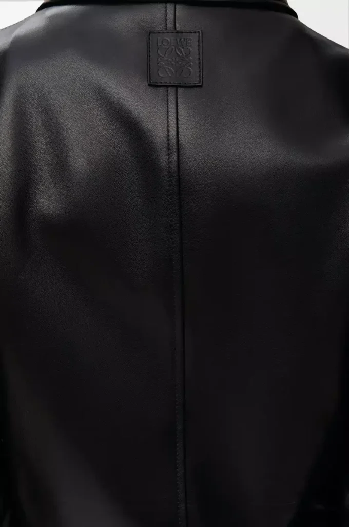 Veste ceinturée en cuir d&rsquo;agneau nappa noir