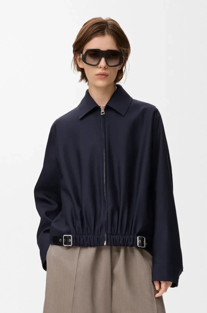 Veste ceinturée en laine et soie bleu marine