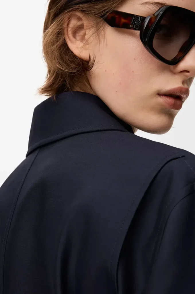 Veste ceinturée en laine et soie bleu marine