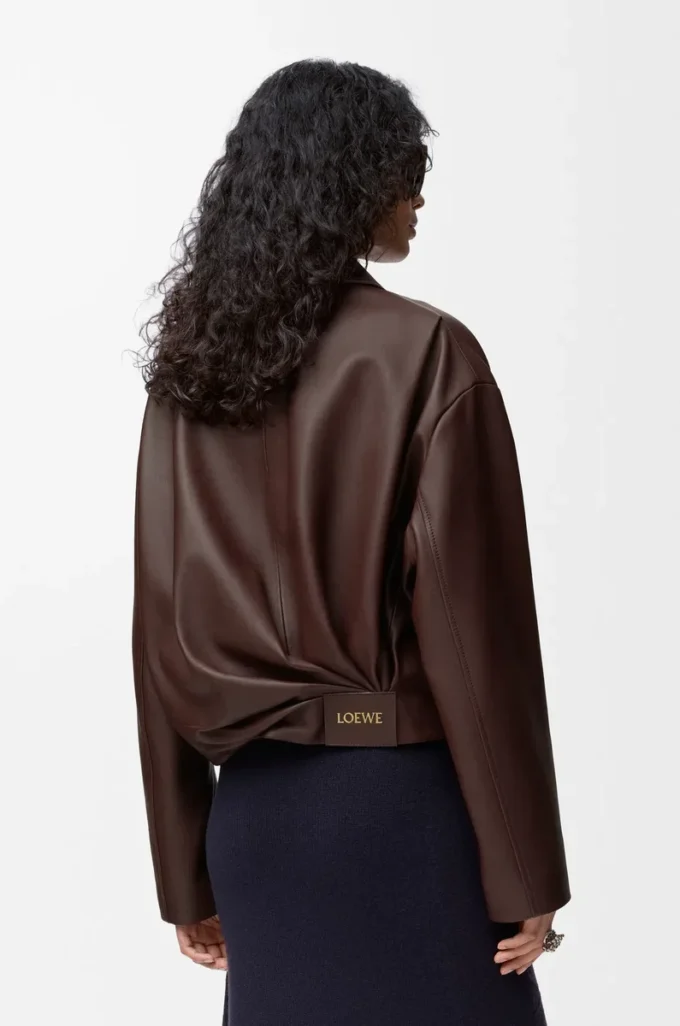 Veste drapée en cuir d&rsquo;agneau nappa marron chocolat