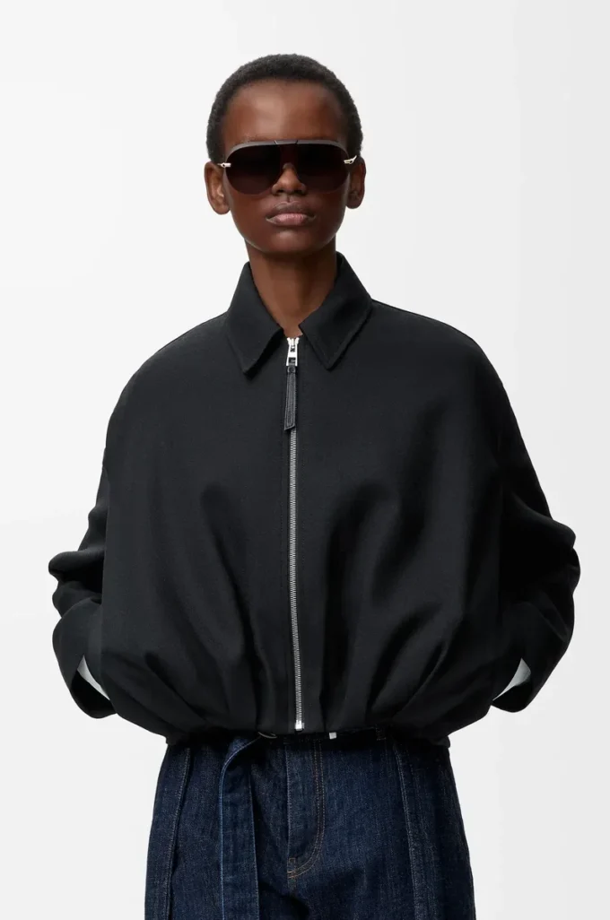 Veste drapée en laine noire