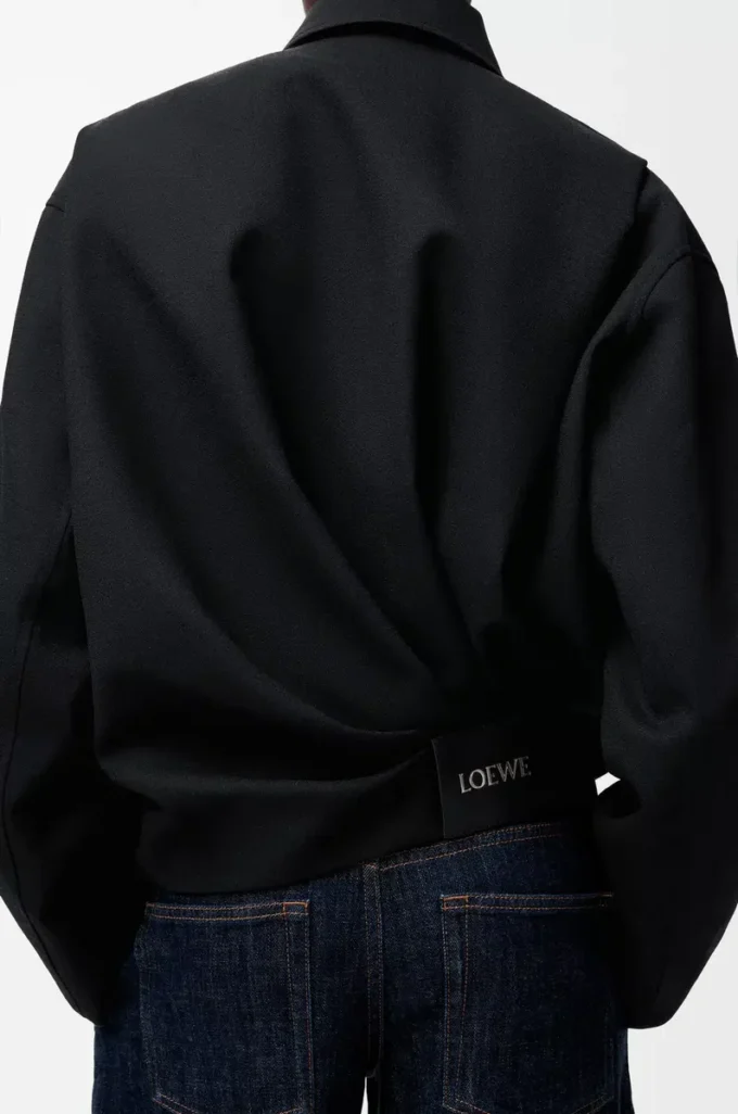 Veste drapée en laine noire