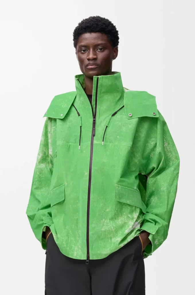 Veste en tissu technique floqué vert