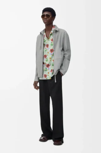 Veste zippée en cuir d&rsquo;agneau suédé gris clair